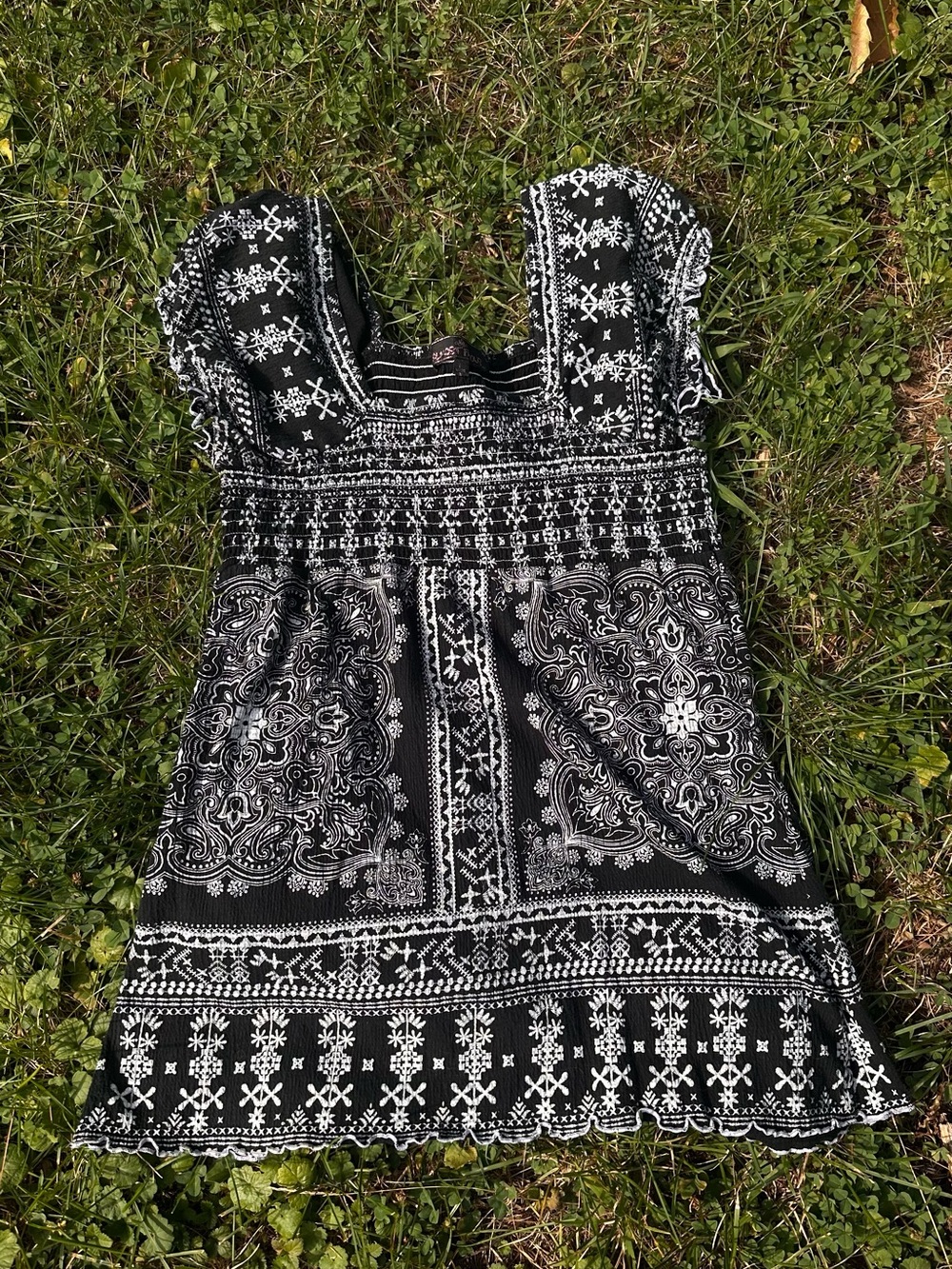 Y2K Almost Famous Black & White Printed Bandana Style Cinched Babydoll Top